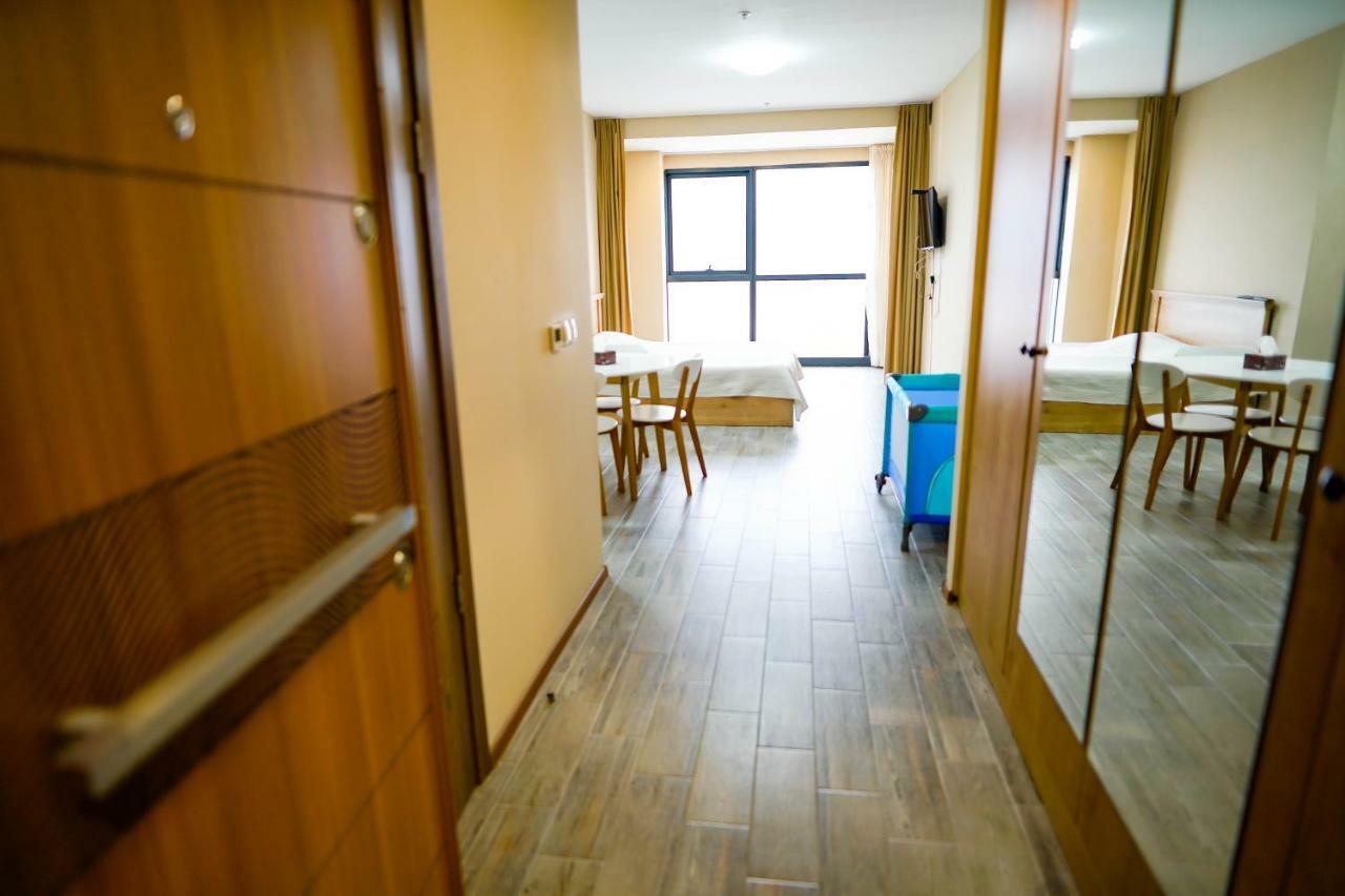 Balmaral Apart Hotel バトゥーミ エクステリア 写真